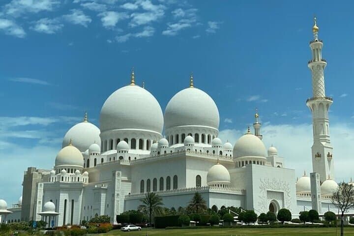 Full-Day Private Abu Dhabi Sightseeing Tour: Sheikh Zayed Mosque, Emirates Palace & Corniche photo 4