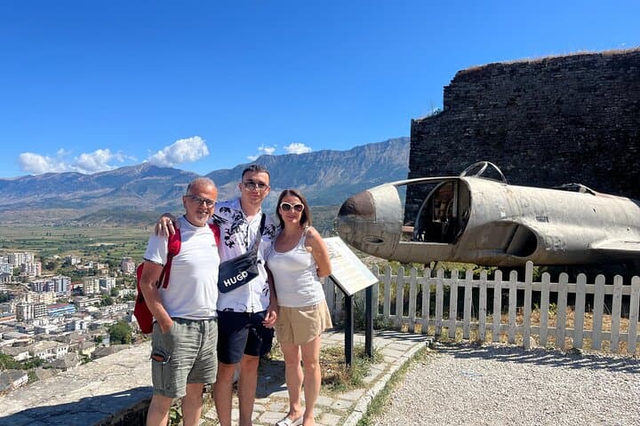 Blue Eye and Gjirokastër 4x4 Tour: Syri i Kaltër Spring, Castle & Old Bazaar