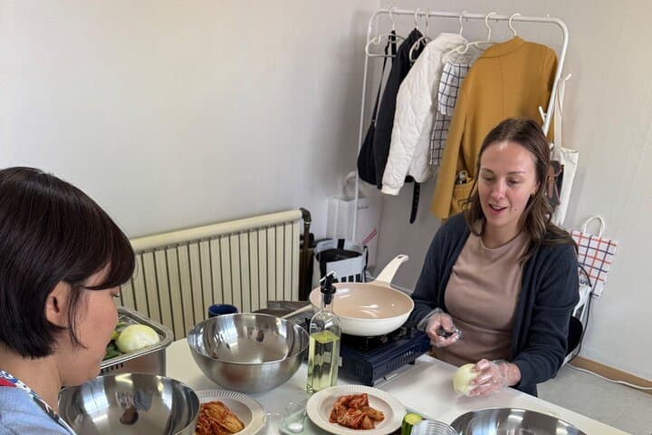 Quick & Easy Korean Cooking Class in Seoul — Learn Kimchi, Jeon and Gimbap photo 4