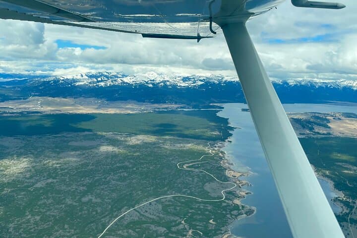 Yellowstone Boundary Scenic Flight: 1-Hour Aerial Tour of the Caldera and Madison River