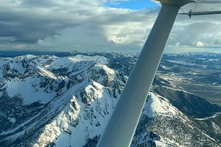 45-Minute Scenic Flight Over West Yellowstone's Rugged Mountains photo 4