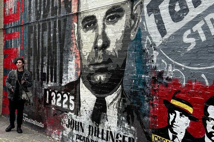 Chicago Lincoln Park Walking Tour: Guns, Guitars & Gangster History photo 2