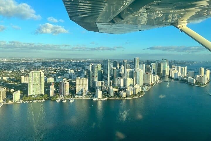 30-Minute Miami Downtown Airplane Tour — Coastal Flight & Free Drinks photo 3