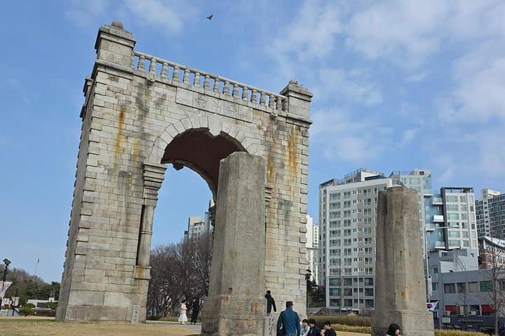 Seoul Walking Tour: Korean War History and City Highlights photo 4