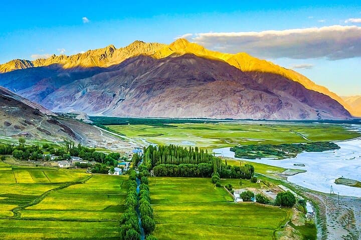 Sacred Pamirs: 12-Day Tajikistan Expedition to Yashilkul, Bulunkul & Karakul
