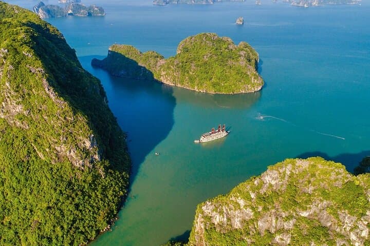 Three-Day Halong Bay Cruise from Hanoi: Kayaking, Caves & Titov Island