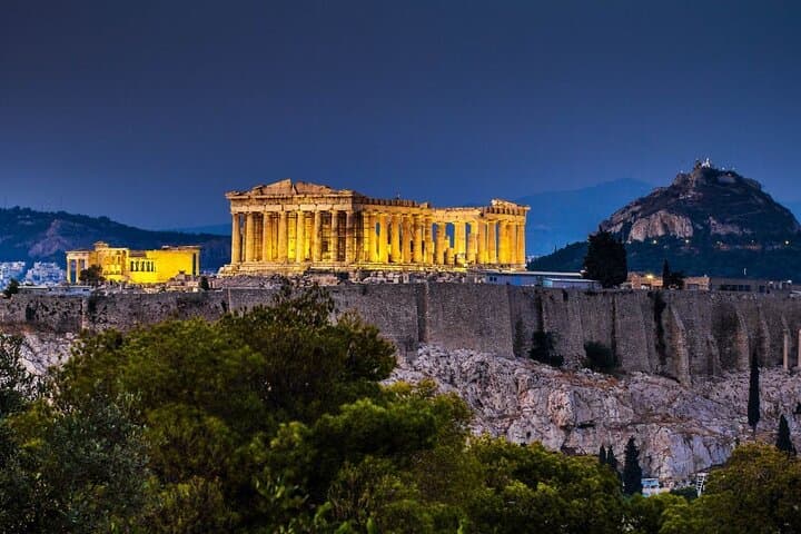 Athens by Night Walking Tour: Historic Monuments, Plaka & Nightlife