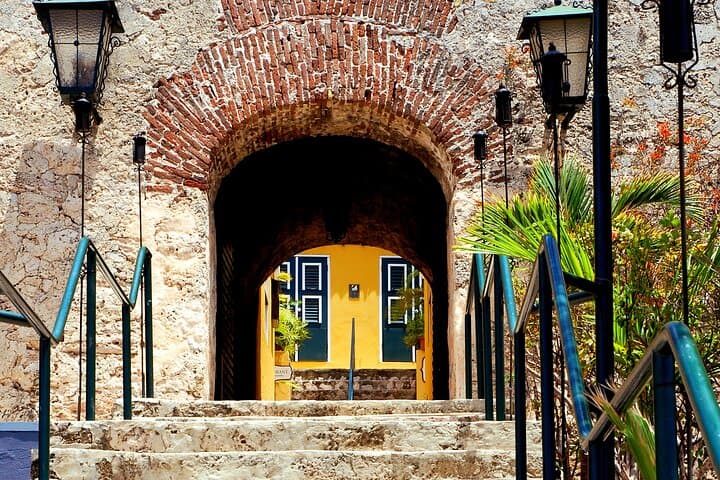 Willemstad Short City Tour — Blue Curacao Distillery & Authentic Local Lunch photo 4