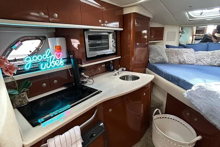 Private Luxury Yacht Charter in Miami: Haulover Sandbar, Biscayne Bay & Island Stops photo 3