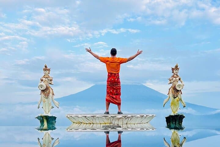 Ultimate Bali Private Insta Tour: Lempuyang, Tukad Cepung & Tegalalang in One Day photo 2