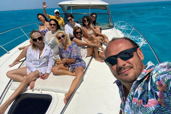 Private Yacht from Cancun to Playa Norte: Snorkel Reefs & Isla Mujeres