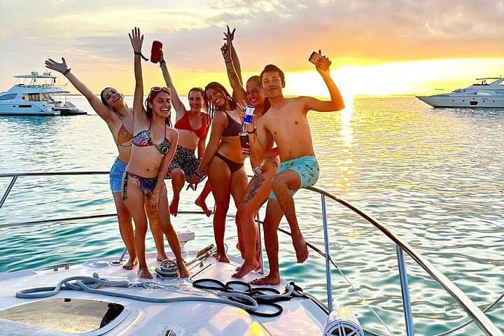 Private Yacht from Cancun to Playa Norte: Snorkel Reefs & Isla Mujeres photo 5