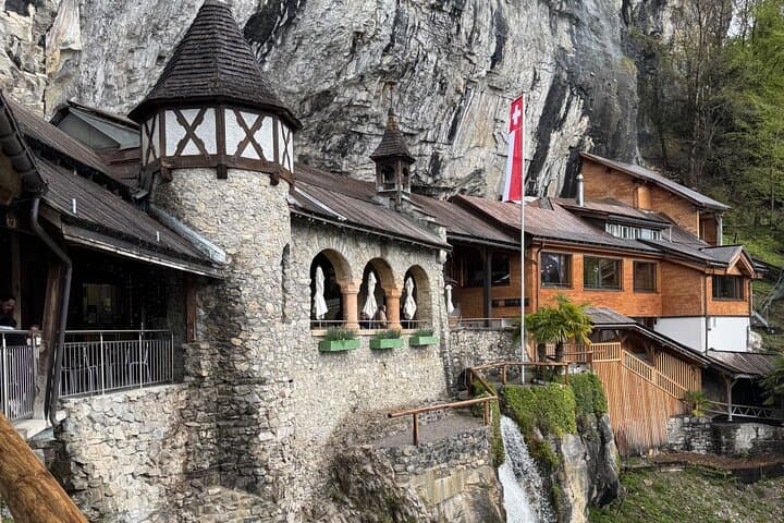 Zurich Day Trip to the Bernese Alps: Aare Gorge, Lake Brienz & Lauterbrunnen photo 2