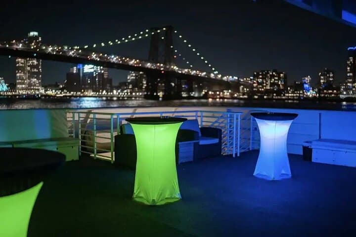 NYC Cloud 9 IV New Year's Eve Cruise — Fireworks, Open Bar & Five-Course Buffet photo 3