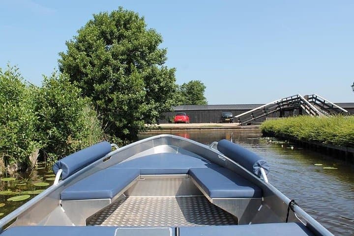 Self-Drive Luxury Electric Boat Rental in Giethoorn with Cushions photo 3
