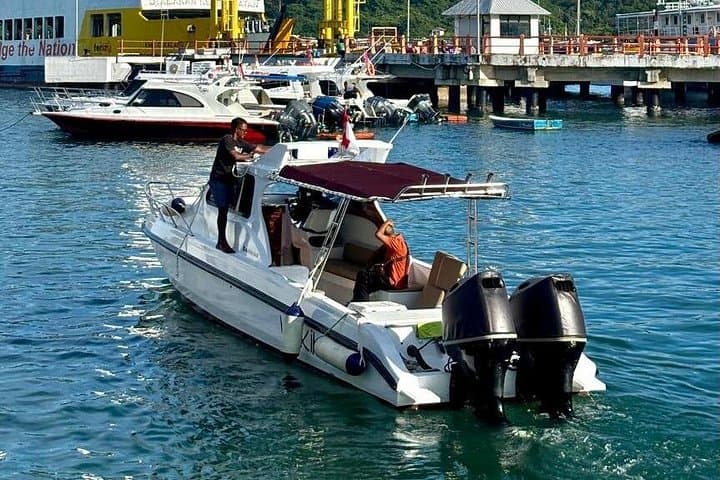 Early Morning Komodo Speedboat Tour: Padar, Pink Beach & Manta Snorkel photo 1