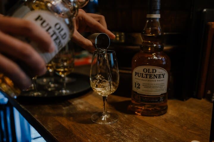 Historic Edinburgh Whisky Tasting with Storytelling at Waverley Bar photo 4