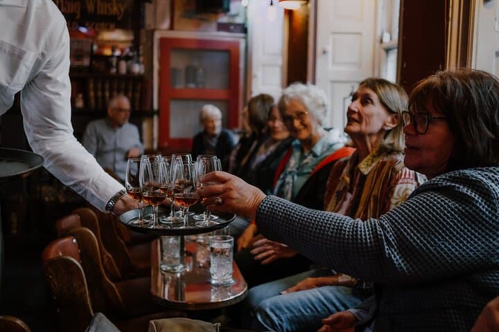 Historic Edinburgh Whisky Tasting with Storytelling at Waverley Bar