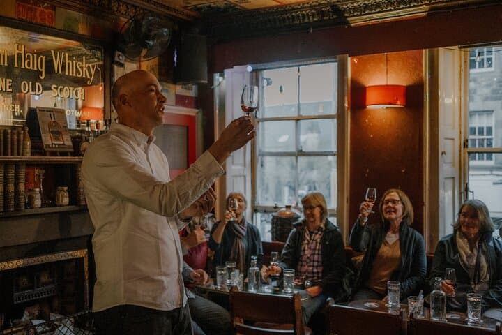 Historic Edinburgh Whisky Tasting with Storytelling at Waverley Bar photo 5