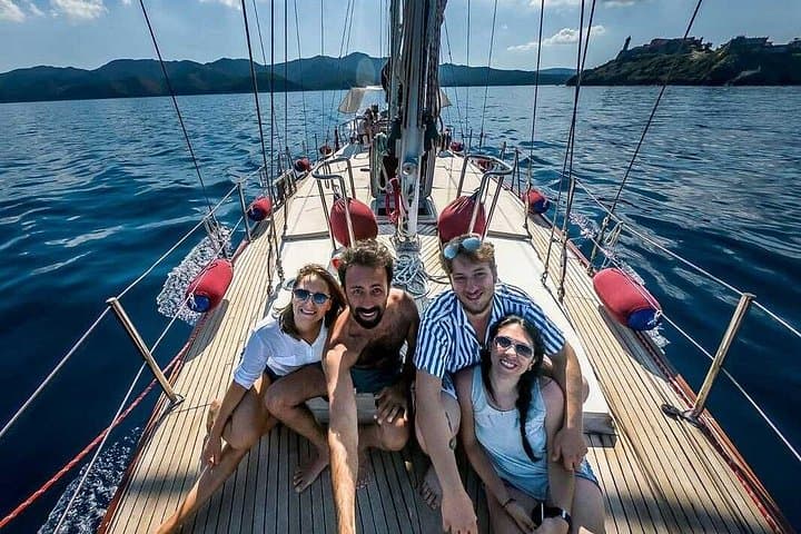 Secche della Meloria Sailing Cruise from Pisa — Aperitif, Snorkel & Seafood Lunch photo 2