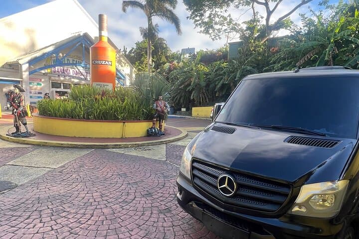 st-thomas-airport-transfer-to-bluebeards-castle-yacht-haven photo 2