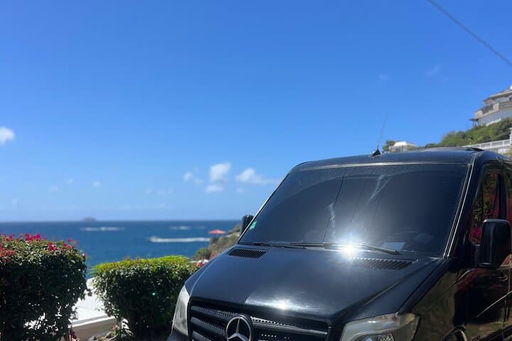 st-thomas-airport-transfer-to-bluebeards-castle-yacht-haven photo 3