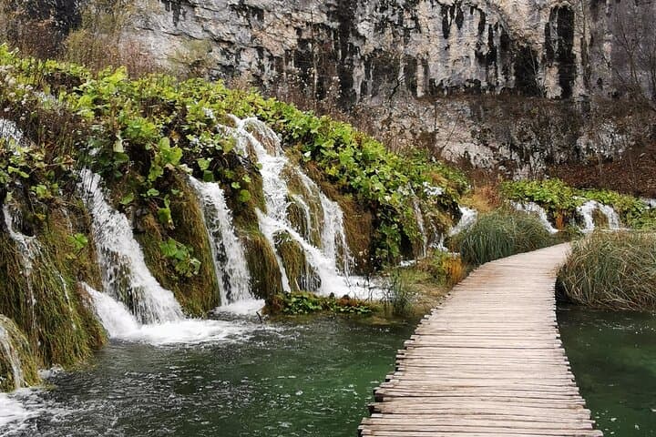 Plitvice Lakes Group Walking Tour — Boardwalks, Kozjak Boat Ride & Big Waterfall