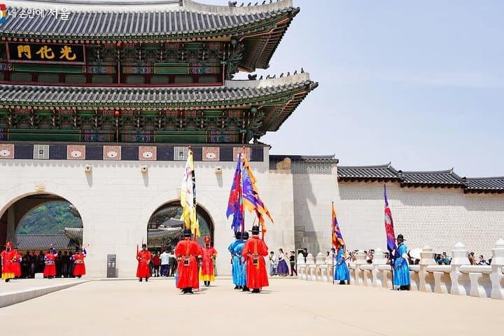 Explore Gyeongbokgung Palace: A 2-Hour Guided Journey Through Korea's Royal Heart photo 2