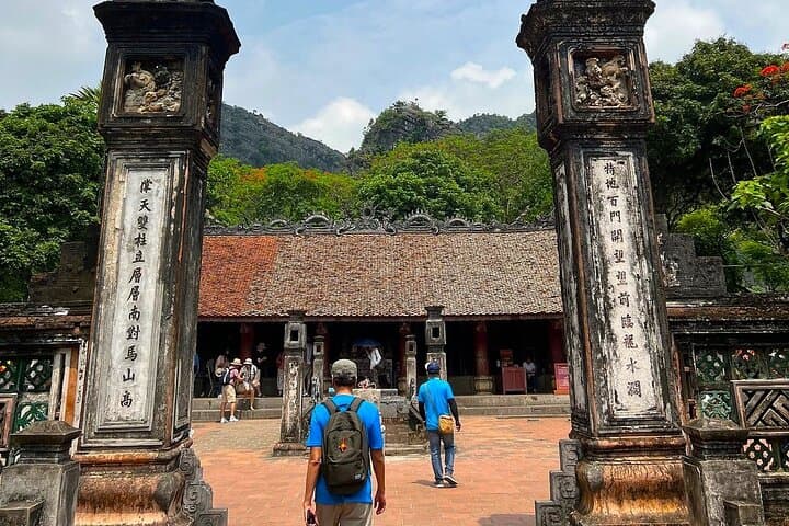 Private Luxury Ninh Binh Day Trip: Hoa Lu, Tam Coc & Mua Cave Guide photo 6