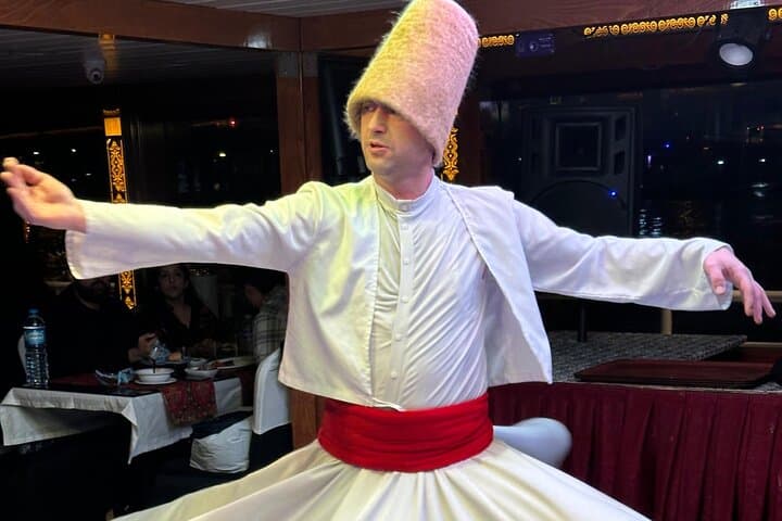 Istanbul Bosphorus Dinner Cruise: Nighttime Dining & Live Turkish Shows photo 3