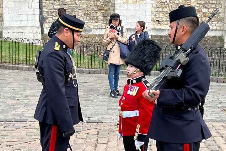 Tower of London Crown Jewels Tour: Guided Royal History Experience photo 1
