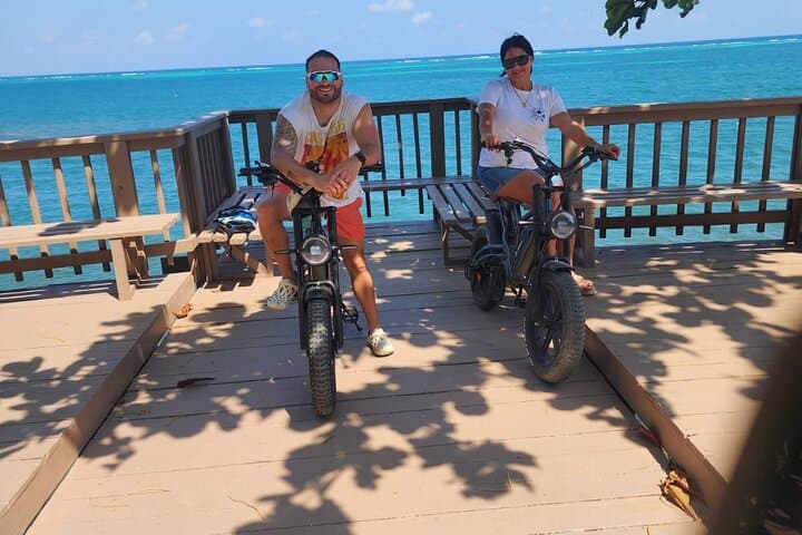 Roatán Mangrove Tunnel E‑Bike, Food Tasting & Beach Day Pass photo 3