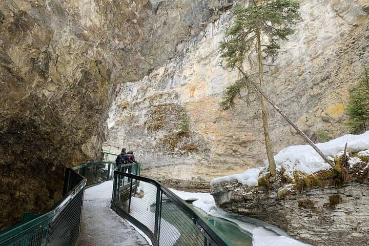 One-Day Rockies Classic: Lake Louise, Moraine, Emerald Lake & Johnston Canyon photo 3