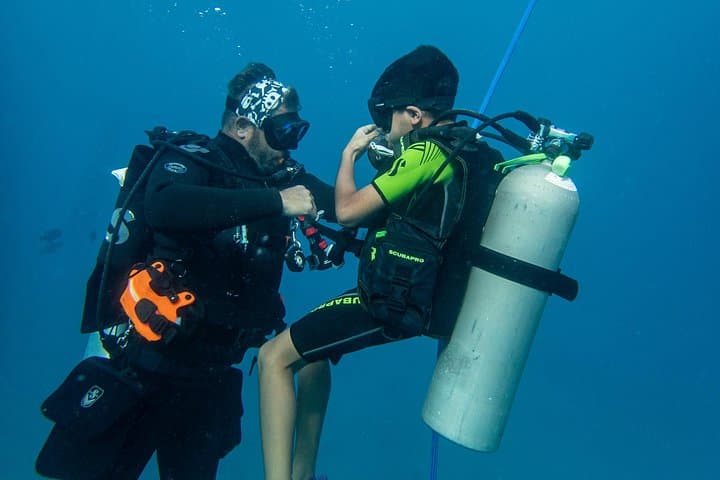 Discover Scuba Diving in Waikiki: Intro PADI Reef Dives from Ala Wai Harbor photo 1