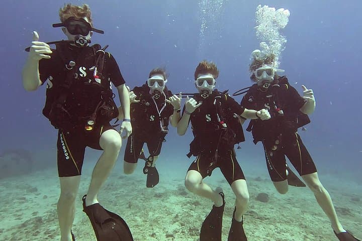 Discover Scuba Diving in Waikiki: Intro PADI Reef Dives from Ala Wai Harbor photo 3