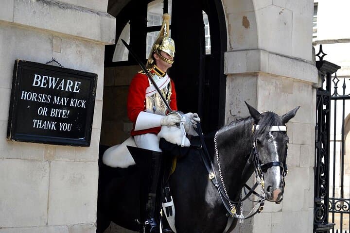 Custom London Black Cab Tours: Private Taxi Sightseeing with a Local Driver photo 6
