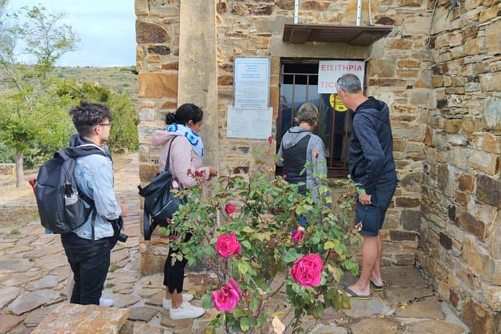 Naxos Highlights Bus Tour: Temple of Demeter, Apeiranthos & Kouros Stop photo 3
