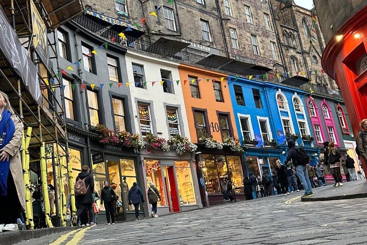Edinburgh Black Cab Half-Day: Royal Mile, Old Town & Arthur's Seat Private Tour photo 4