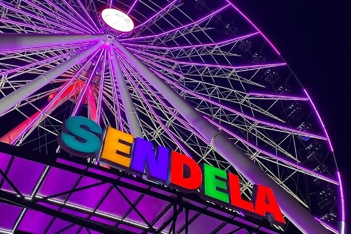 Estrella de Puebla Observation Wheel: Panoramic City Views & Park Access photo 3