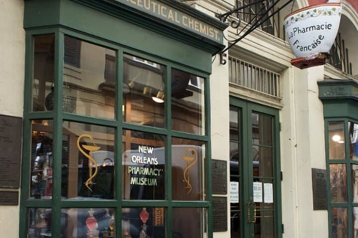 Ghosts of the French Quarter Walking Tour — Evening Haunted History Walk in New Orleans photo 6