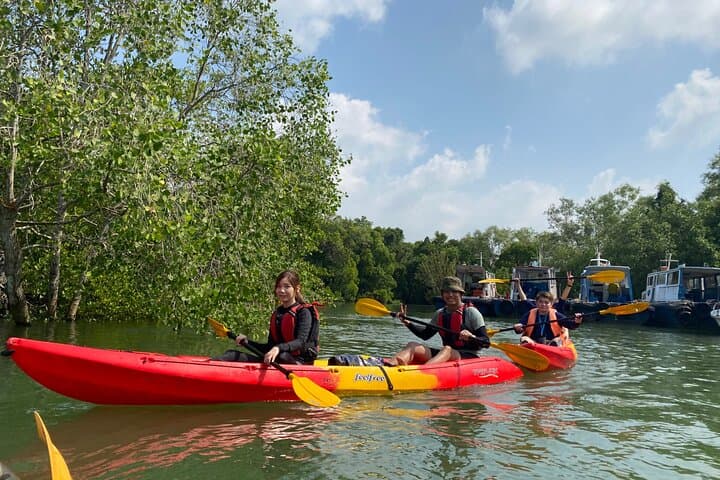 Crossing Pulau Ubin: A 7km Kayak and SUP Eco-Expedition photo 6