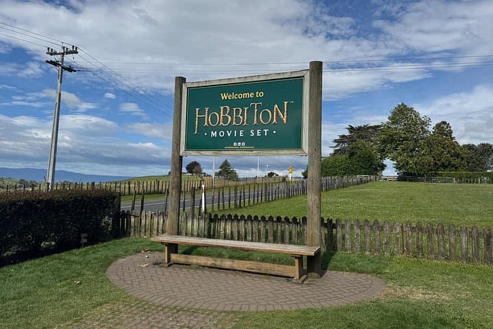 Private Hobbiton & Waitomo: Glowworm Black Water Rafting and Movie-Set Day Tour photo 2