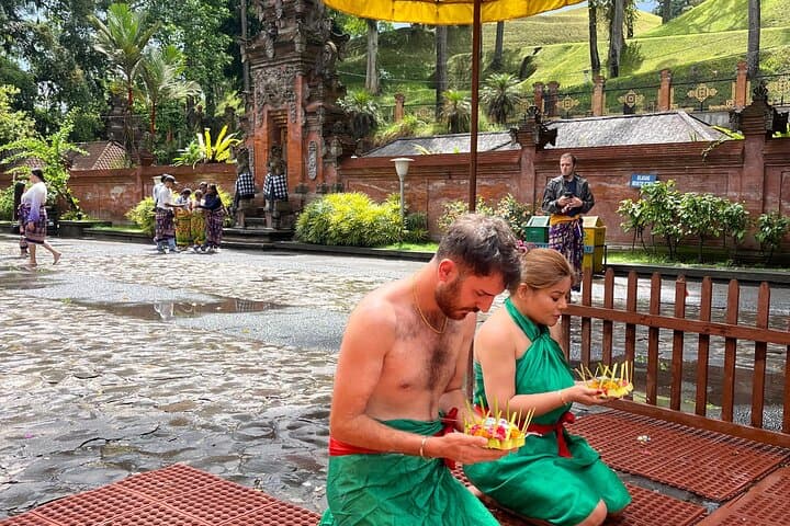 Ubud Private Waterfalls and Tirta Empul Temple Tour — Tegalalang & Tegenungan Day Trip photo 4