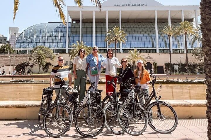 E-Bike Grand Valencia: 3-Hour Turia Riverbed, City of Arts & Beach Private Tour photo 5