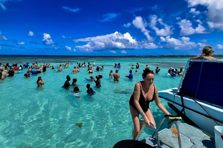 Antigua Stingray City Tour: Devil's Bridge, Long Bay & Betty's Hope