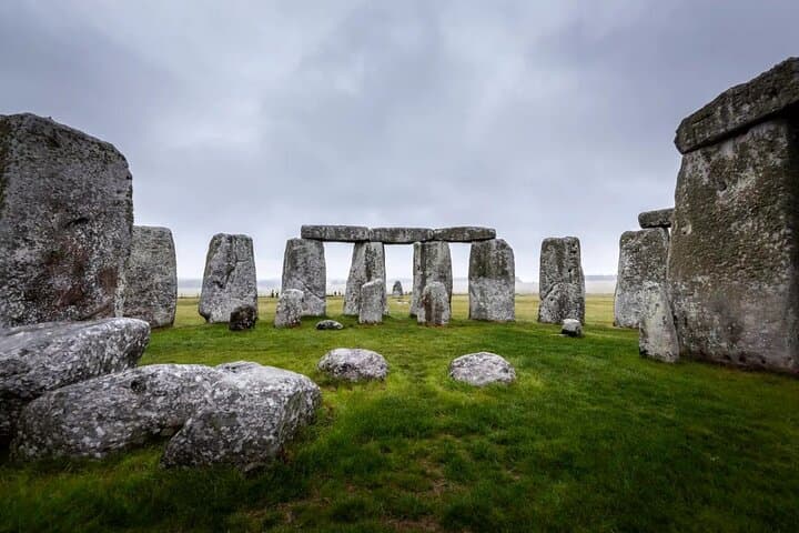 Private Day Tour from London to Stonehenge, Bath & Cotswolds — Full-Day Guided Excursion photo 2