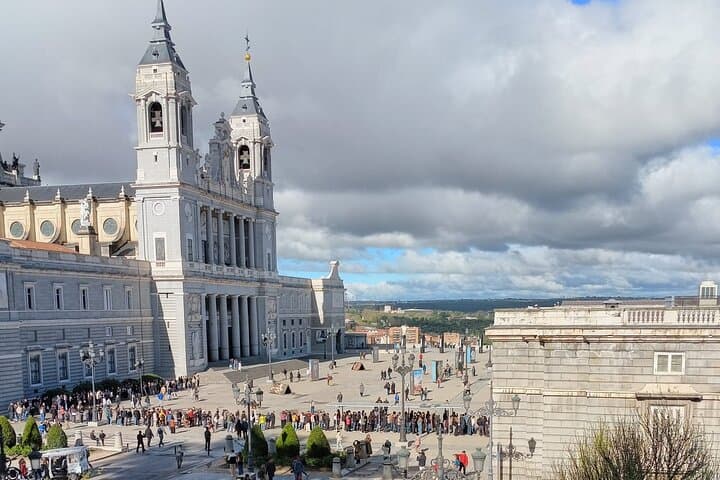 Explore Madrid by Tuk-Tuk: Private 2–3 Hour Guided City Tour