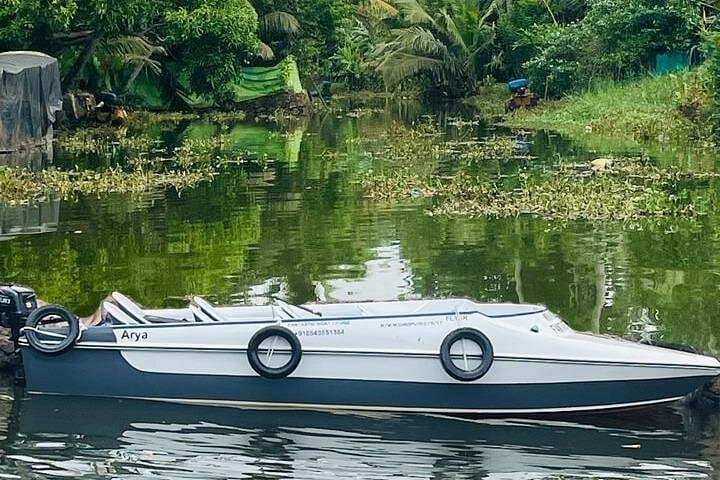 Glide the Alleppey Backwaters: Shikara Boat Cruise on Vembanad Lake photo 2