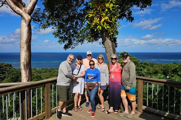Roatan City Tour & West Bay Beach: Chocolate and Rum Tasting and Local Flavors photo 1