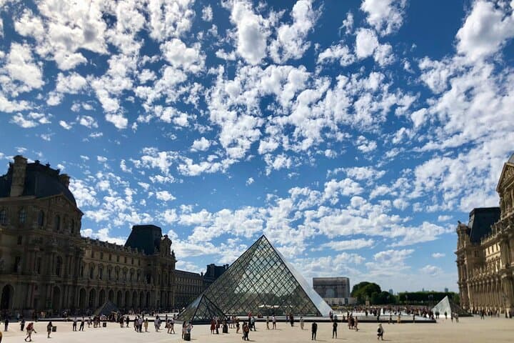 Emily in Paris Filming Locations Walking Tour — Louvre to Montmartre photo 2